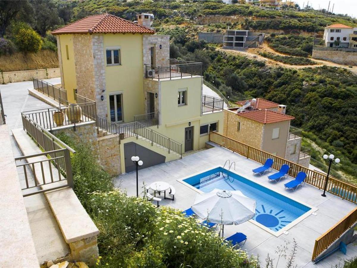 Villa House For 10 Persons, With Swimming Pool *